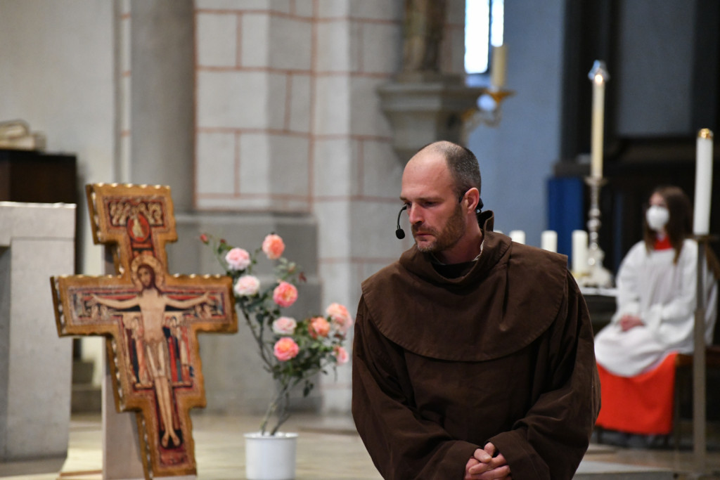 Florian Kreis (Theater im Leben) als Franz von Assisi | Foto: Julian Schmidt / pba
